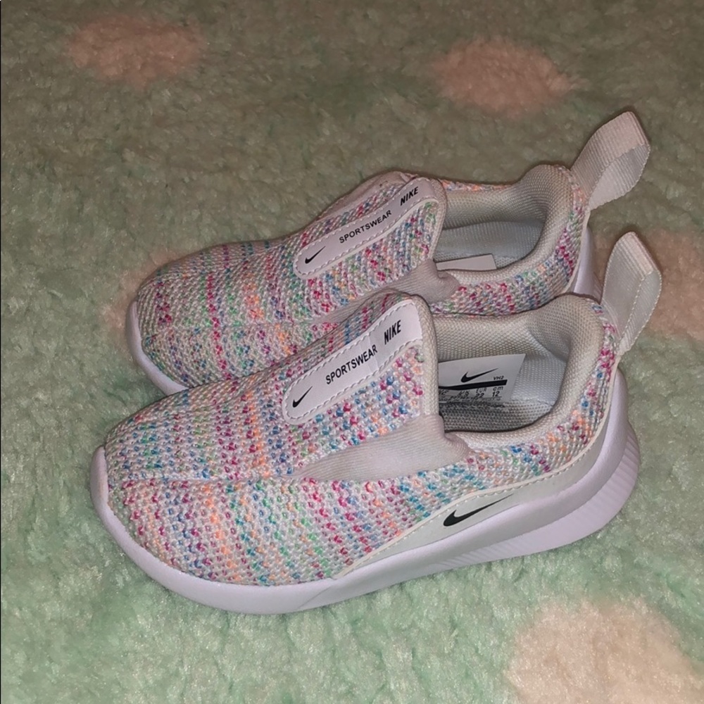 Toddler Nike’s size 6